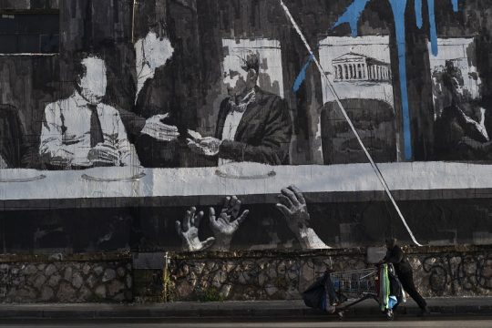 Για τη διολίσθηση προς ολοκληρωτισμούς